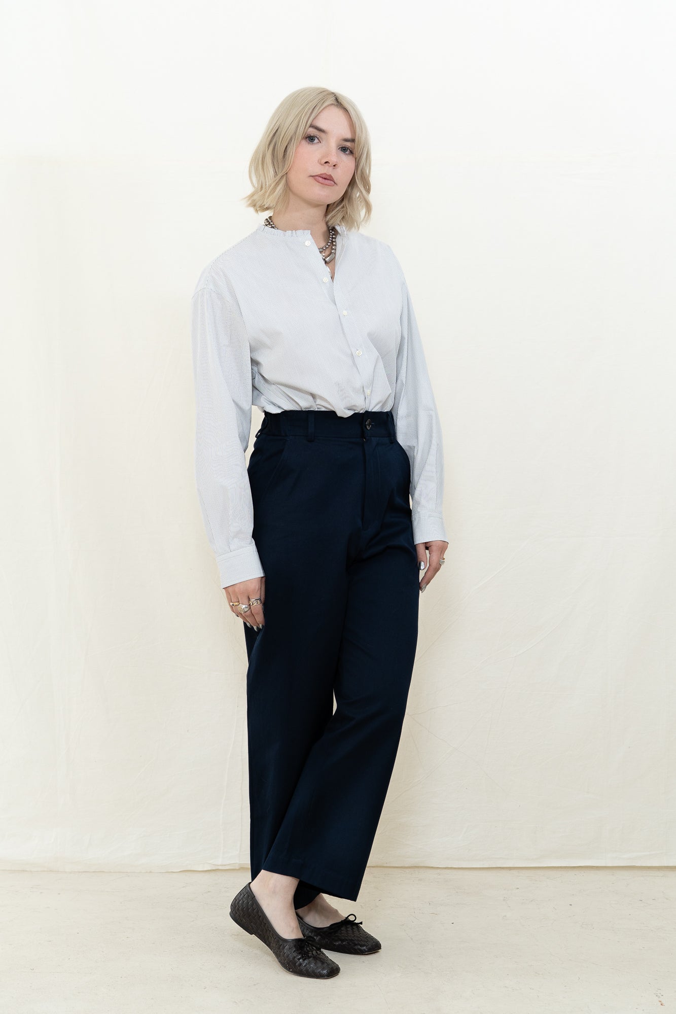 NICHOLSON & NICHOLSON Ecru LC Pant in Navy