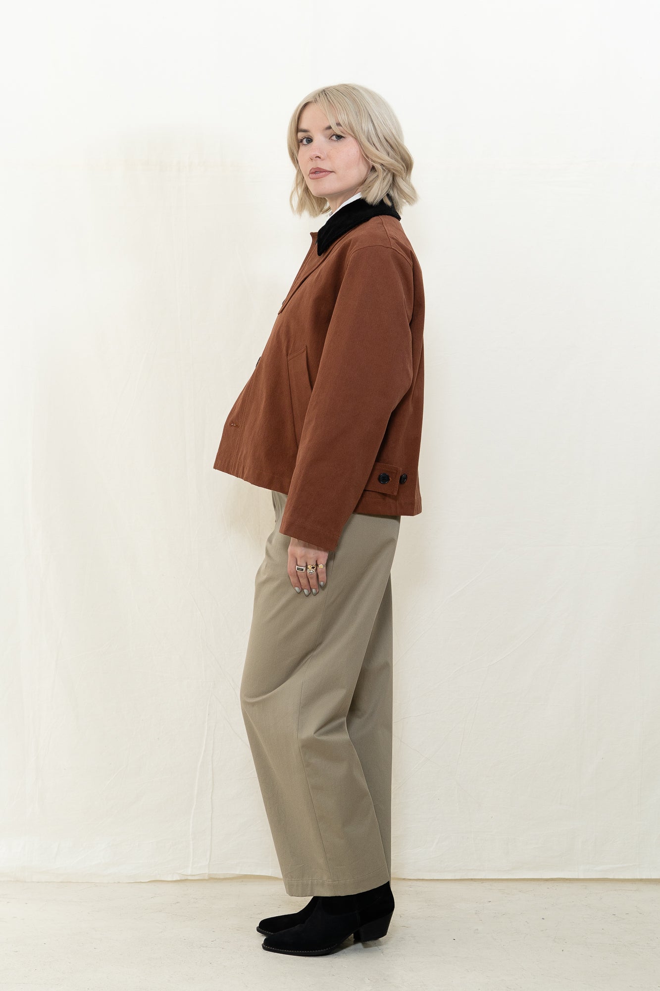 NICHOLSON & NICHOLSON Romeo Jacket in Brown