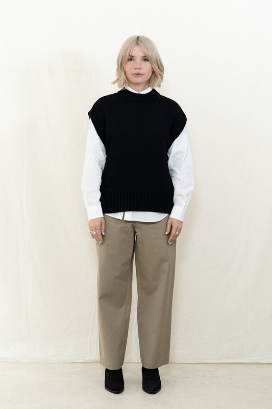 Beaumont Organic Piper Sweater Vest in Black