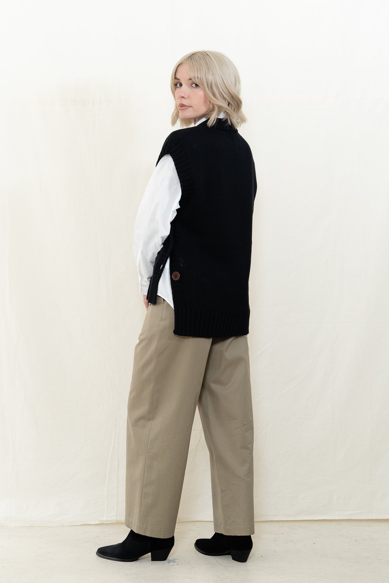 Beaumont Organic Piper Sweater Vest in Black