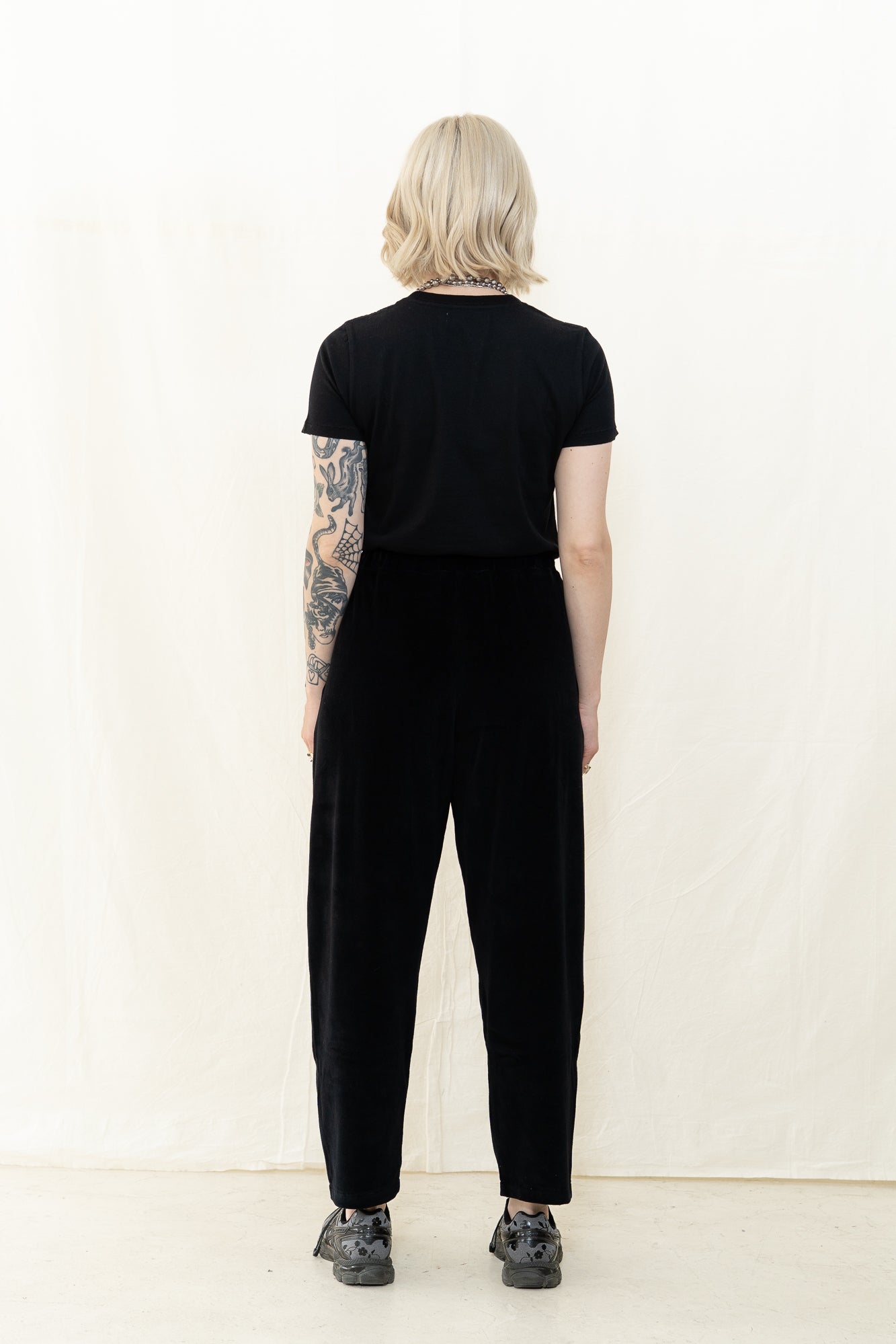 Beaumont Organic Tara Velour Pant in Black